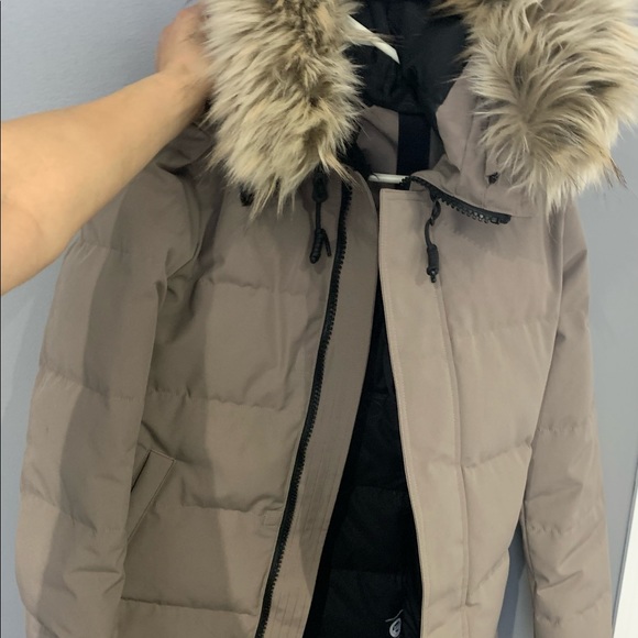 Aritzia Anton Paka - Picture 1 of 7